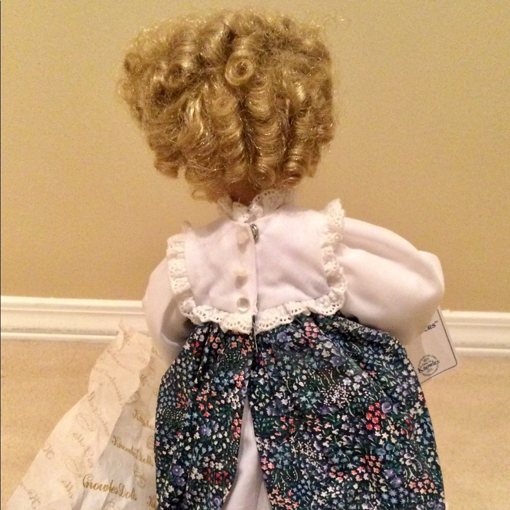 Ashton Drake collectable porcelain doll. Like new! Goldilocks - Picture 5 of 5